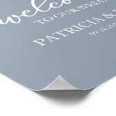 Welkom bij ons bruiloft Chic Script Dusty Blue Sig Poster (Hoek)