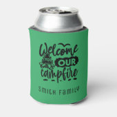 Welkom bij onze aangepaste naam voor kampvuur blikjeskoeler (Blikje Achterkant)