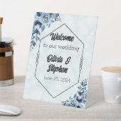 Welkom bij onze bruiloft/blauwe rozen reclamebord met voetstuk (Insitu)