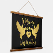 Welkom bij onze bruiloft Gold Doves Hangend Wandkleed (Gebogen)