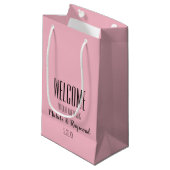 Welkom bij onze bruiloft PINK Gift Bags SMALL Klein Cadeauzakje (Voorkant Gekanteld)
