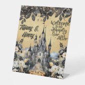 Welkom bij onze Happily Ever After Custom Reclamebord Met Voetstuk (Voorkant)
