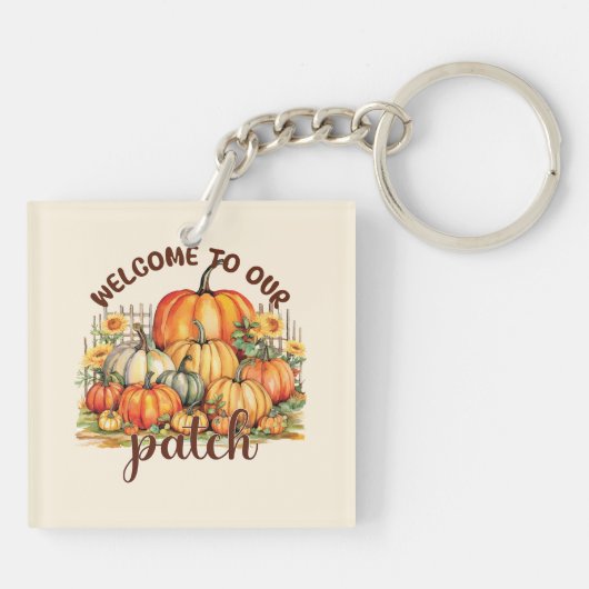 Welkom bij Onze Patch – Cosy Pumpkin Patch Sleutelhanger (Achterkant)