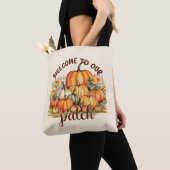 Welkom bij Onze Patch – Cosy Pumpkin Patch Tote Bag (Dichtbij)