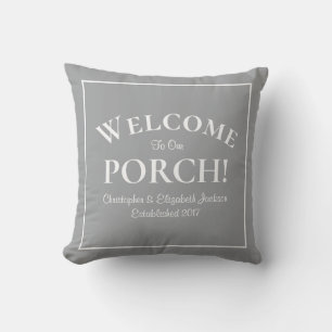 Welkom bij Porch Custom Family Names Jaar Modern Buitenkussen