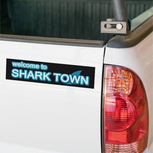Welkom bij Sharktown Bumpersticker (Op Truck)