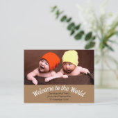 Welkom bij World Twin Birth Aankondiging Foto Briefkaart (Staand voorkant)
