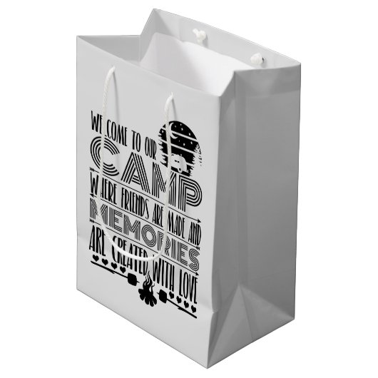 Welkom Camping party  Medium Cadeauzakje (Voorkant Gekanteld)