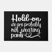 Welkom deur Mat HOLD OP We zijn waarschijnlijk NIE (Voorkant)