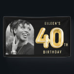 Welkom foto 40th Birthday Party Spandoek<br><div class="desc">Ideaal voor een viering van de 40ste verjaardag - deze bommenwerper van de verjaardagsdag heeft een grote boogfoto en een gouden ballonontwerp voor de veertigste verjaardag. Pas met foto en naam aan.</div>