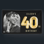 Welkom foto 40th Birthday Party Spandoek<br><div class="desc">Ideaal voor een viering van de 40ste verjaardag - deze bommenwerper van de verjaardagsdag heeft een grote boogfoto en een gouden ballonontwerp voor de veertigste verjaardag. Pas met foto en naam aan.</div>