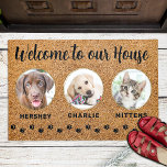 Welkom Funny Pets House Custom 3 Cat Dog Foto Deurmat<br><div class="desc">Welkom gasten met deze vreemde doormat! "Welkom in ons huis." Pas uw foto's en namen aan uw huisdieren aan. Deze Welkom Doormat is uitgerust met een robuust natuurlijk faux koir en zwart design met pootafdrukken. COPYRIGHT © 2022 Judy Burrows, Black Dog Art - Alle rechten voorbehouden. Welkom Funny Pets House...</div>