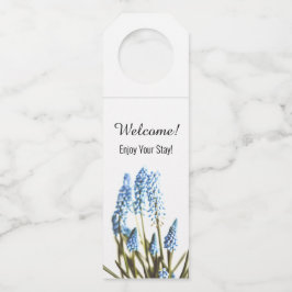 Welkom! Geniet van je verblijf! Blauwe flacon Labe Flessenhanger