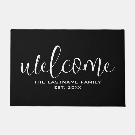 Welkom in Big Script met familienaam Black White Deurmat (Voorkant)