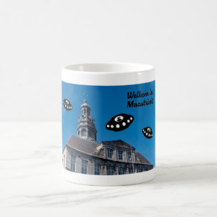Welkom in Maastricht. UFO's verwelkomen je in Maa Koffiemok