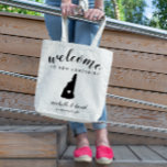 Welkom in New Hampshire State Silhouette Wedding Tote Bag<br><div class="desc">Geef je gasten een warm welkom op je bruiloft in New Hampshire met een tas vol snacks en behandelt gepersonaliseerd met de staat waar je gaat trouwen, de bruid- en bruinnamen en de trouwdatum. Het ontwerp kenmerkt "welkom"in modern handgeschreven kalligrafiescript samen met de namen van de bruid en van de...</div>