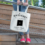 Welkom in New Mexico | State Silhouette Wedding Tote Bag<br><div class="desc">Geef je gasten een warm welkom op je bruiloft in New Mexico met een tas vol snacks en behandelt gepersonaliseerd met de staat waar je gaat trouwen en de bruid- en bruinnamen en trouwdatum. Het ontwerp kenmerkt "welkom"in modern handgeschreven kalligrafiescript samen met de namen van de bruid en van de...</div>