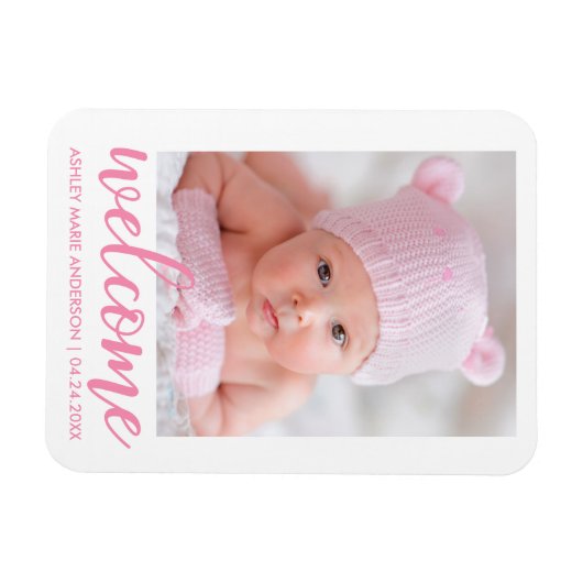 Welkom Nieuwe Baby Aankondiging Roze Script Magneet (Horizontaal)