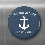 Welkom op het bord  Nautical Anchor Boat Name Magneet<br><div class="desc">Stijlvolle,  ronde koelmagneten met "welkom aan boord",  uw persoonlijke bootnaam of andere tekst en een aangepast  scheepsanker in wit op oceaangrijs-blauw of kies achtergrondkleuren die overeenkomen met uw decor. Maakt een groot uniek geschenk.</div>