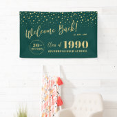 Welkom op het klasfeest met gouden en groene confe spandoek (Insitu)