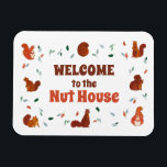 Welkom op het Nut House Squirrels Magneet<br><div class="desc">Een schattige magneet van de inktste eekhoorns met tekst die luidt: "Welkom in het Nut House". Ideaal voor eekhoornliefhebbers!</div>