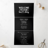 Welkom op onze liefdesverhaal zwart-wit bruiloft drieluik uitnodiging (Binnen)