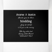 Welkom op onze liefdesverhaal zwart-wit bruiloft drieluik uitnodiging (Binnenkant midden)