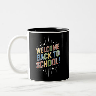 Welkom terug op school leraar eerste dag van schoo tweekleurige koffiemok