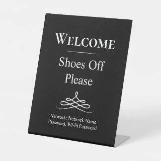 Welkom zwart-witte schoenen uit alsjeblieft voetst reclamebord met voetstuk