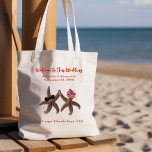 Welkomsttas van Starfish Bride in Groom Wedding Tote Bag<br><div class="desc">Een welkomsttas voor een bestemming voor hotelkamer met een stel sterren en aangepaste tekst. Twee bruine zeeen sterren zijn gekleed als bruid (met een tropische florale kreet) en bruin (hij draagt een zwarte bowtie). De tekst is "welkom op ons strandbruiloft in (locatie)". De namen van de bruid en de groom...</div>
