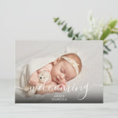 Welkomstwoord voor het script Baby Girl Pink Foto Aankondiging (Staand voorkant)