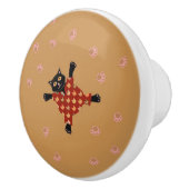 Well Dressed Cats Making Paw Prints in the Sand Keramische Knop (Rechts)