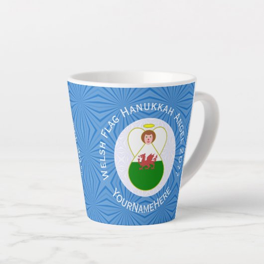 Welsh Angel Chanoeka Vlag gepersonaliseerd Latte Mok (Rechterhoek)