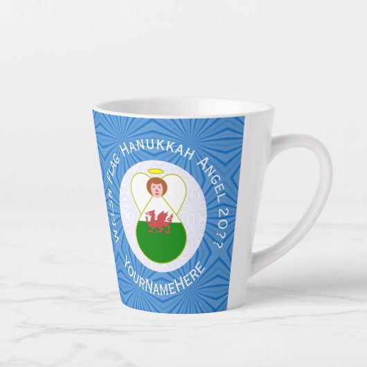 Welsh Angel Chanoeka Vlag gepersonaliseerd Latte Mok (Rechts)