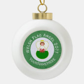Welsh Angel Kerstvlag gepersonaliseerd Keramische Bal Ornament (Voorkant)