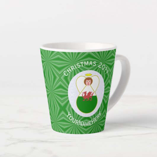 Welsh Angel Kerstvlag gepersonaliseerd Latte Mok (Rechterhoek)