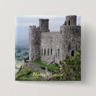 WELSH CASTLES VIERKANTE BUTTON 5,1 CM