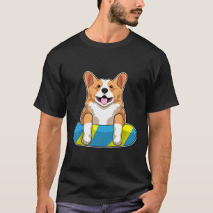 Welsh Corgi tijdens het zwemmen met een zwembord T-shirt