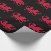 Welsh Dragon Black Background Wrapping Paper Cadeaupapier (Hoek)