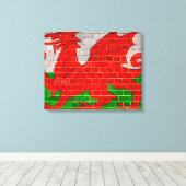 Welsh flag on a brick wall canvas afdruk (Insitu (Houten vloer))