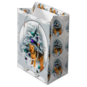 Welsh Terrier Kerstmis Medium Cadeauzakje (Voorkant Gekanteld)