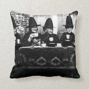 Welsh Witches - Vintage Tea Party Kussen