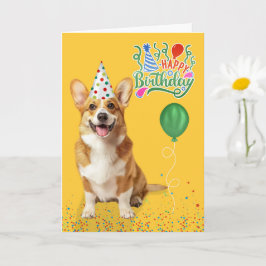 Welshe Corgi-hond in een feesthoed op gele verjaar Kaart