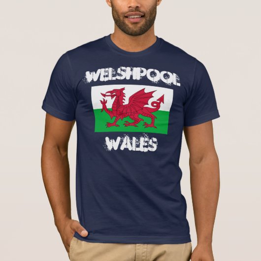 Welshpool, Wales met Welsh flag T-shirt (Voorkant)