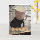 Wenskaart van de verjaardag met de koffiebeker kaart (Gele Bloem)