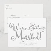 WE'RE GETTING MARRIED Wit & Grijs Save the Date Aankondigingskaart (Voorkant / Achterkant)