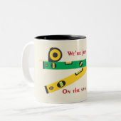 We're just not on the same level! tweekleurige koffiemok (Voorkant links)