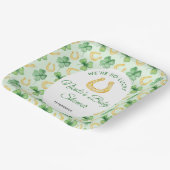 We're So Lucky Horseshoe St Patrick's Baby Shower Papieren Bordje (Gebogen)