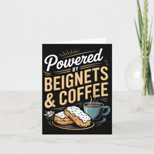 Wered By Beignets And Coffee Funny New Orleans Quo Kaart (Voorkant)