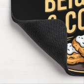 Wered By Beignets And Coffee Funny New Orleans Quo Muismat (Hoek)